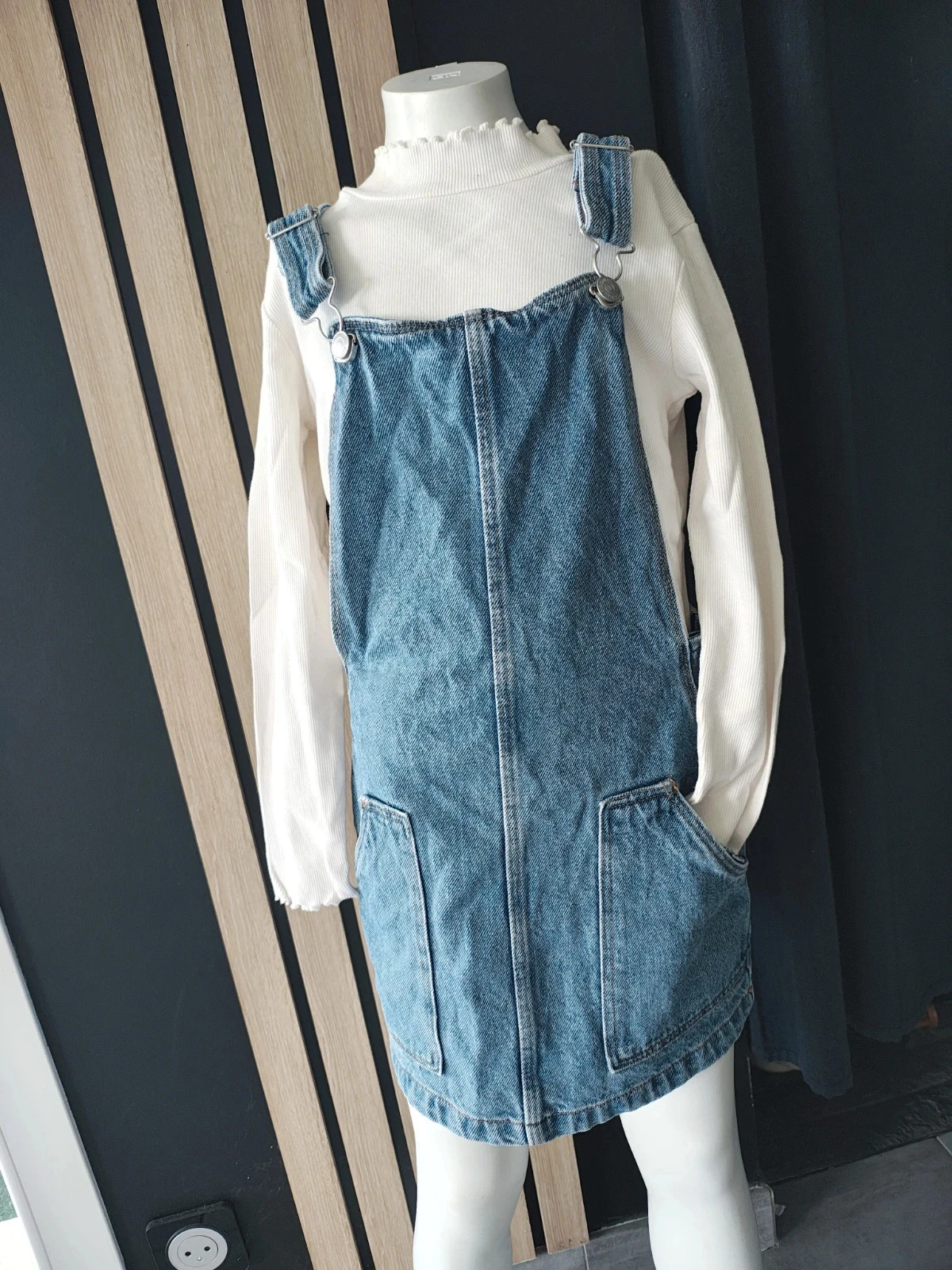 8 ans ensemble Teeshirt côtelé tape a l'oeil et robe en jean kiabi